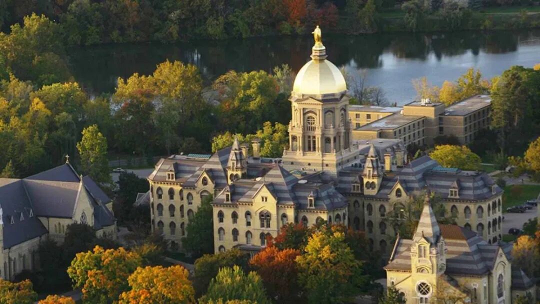 研究型大学 ,位于美国印地安纳州南湾市东北部的圣母镇,其商学院大学