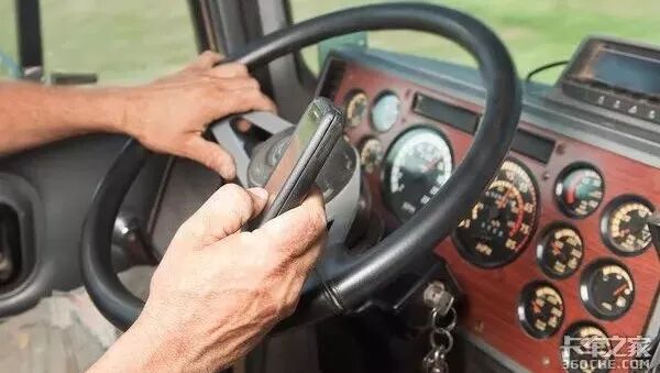 高速开车10大陋习，就连十几年的老司机也会中枪，你中了几条?