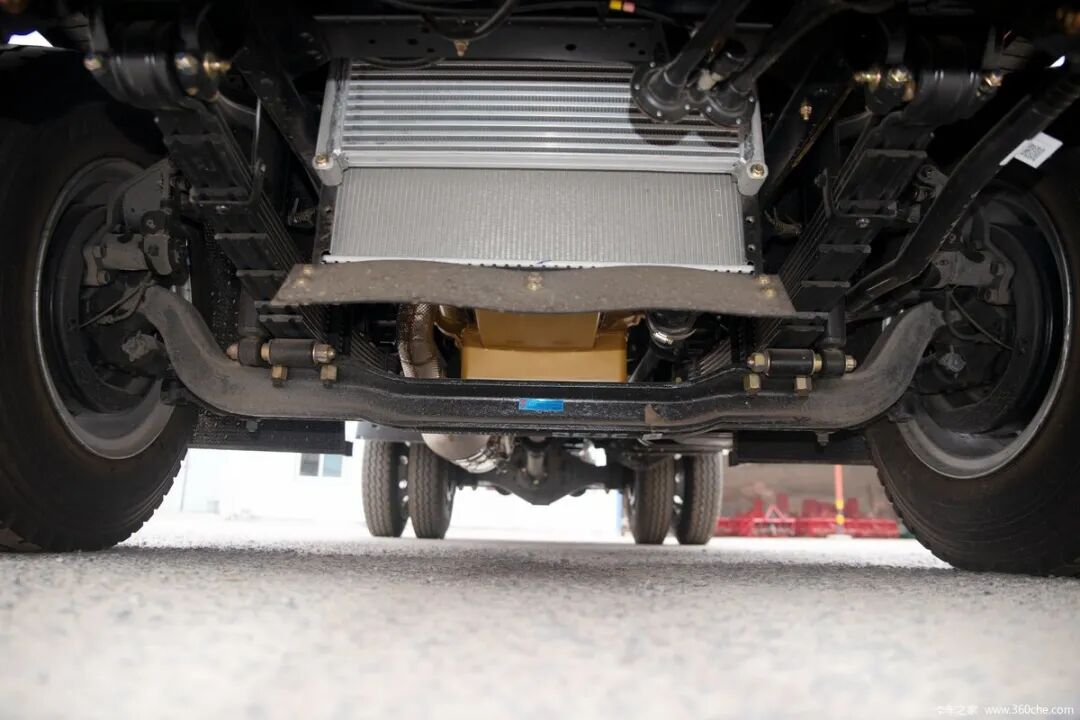 今日推荐车型东风多利卡d7锐能版170马力4x2518米排半栏板轻卡