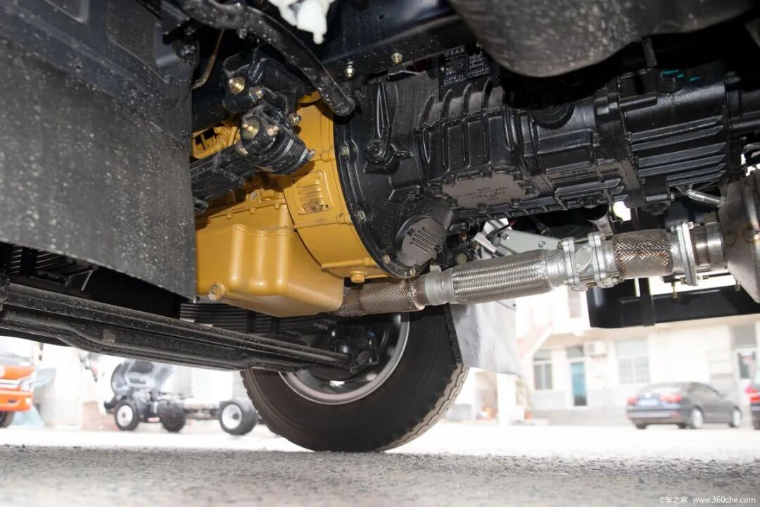 今日推荐车型东风多利卡d7锐能版170马力4x2518米排半栏板轻卡