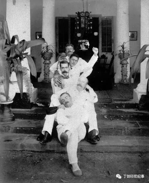 印尼属于哪个洲 图说历史：荷兰人在印尼的酸爽生活