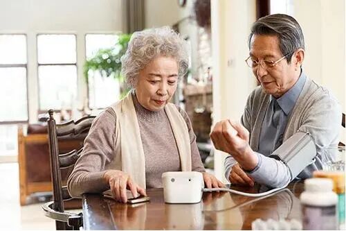 高血压用什么血压计如何正确的选择和使用电子血压计_https://www.jmylbn.com_新闻资讯_第1张