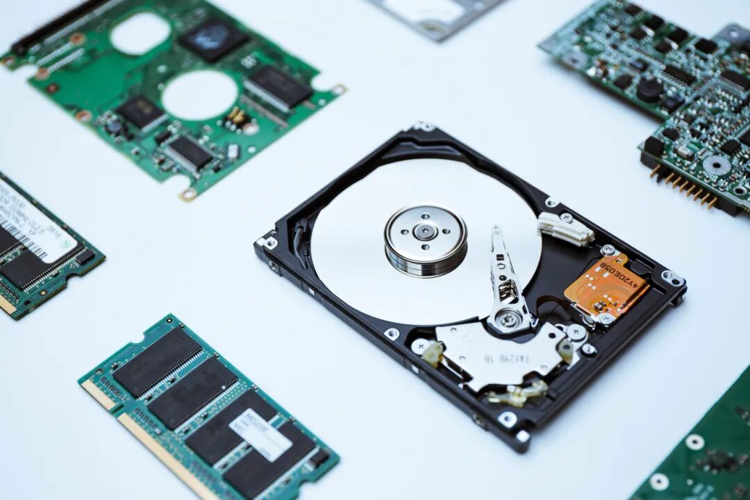 摄图网_500741080_硬盘概念(企业商用).jpg