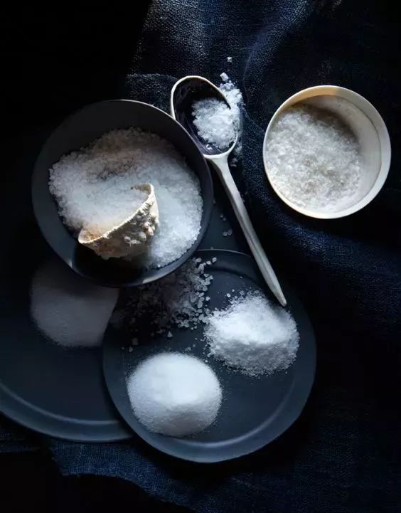 精鹽、低鈉鹽、加鈣鹽哪種更健康？小心吃錯了惹一身病！ 未分類 第22張