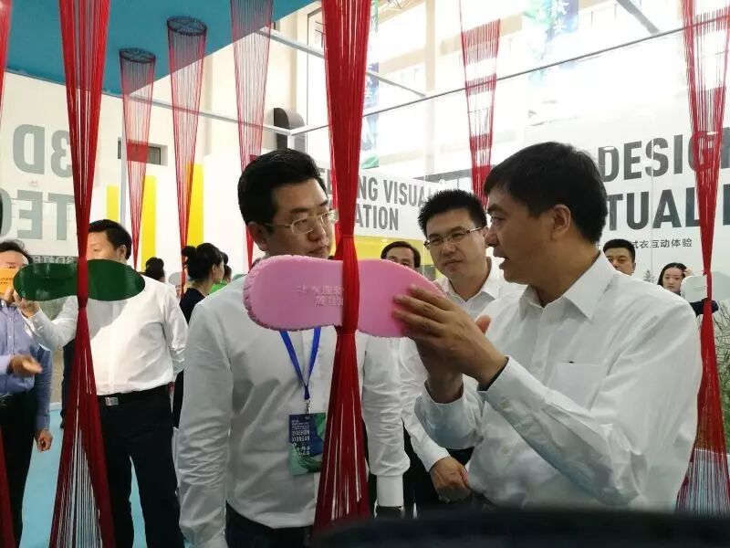 �۰�����չ���²�ҵ �����װ��ҵ���·�չƽ̨