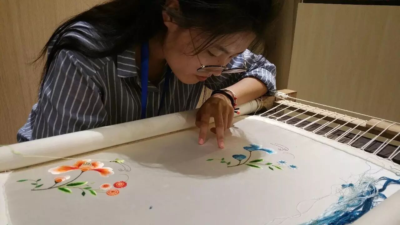 �۰�����չ���²�ҵ �����װ��ҵ���·�չƽ̨