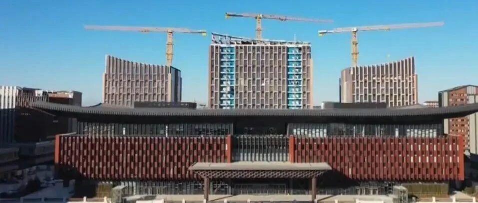 手握“敬业福”奋战施工一线！雄安项目建设全力推进！