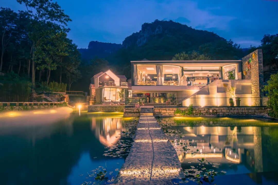 淄博鲁商红叶柿岩旅游区诚邀人民警察免费游园