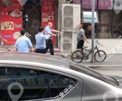 拔枪了 没有开 抚顺民警甩棍打掉男子尖刀将其制服 国际快递员 微信公众号文章阅读 wemp