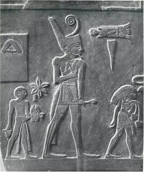 板(局部)根据古代历史学家的记载,第一位成功统一南北的人名叫美尼斯