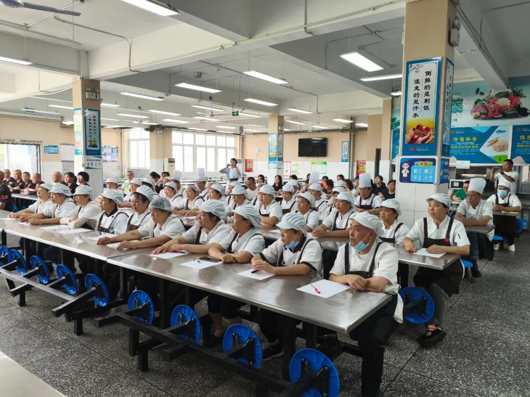 筑坚实保障，护学子安康——科学城一中召开2025年春季学期后勤保障工作人员会议(图2)