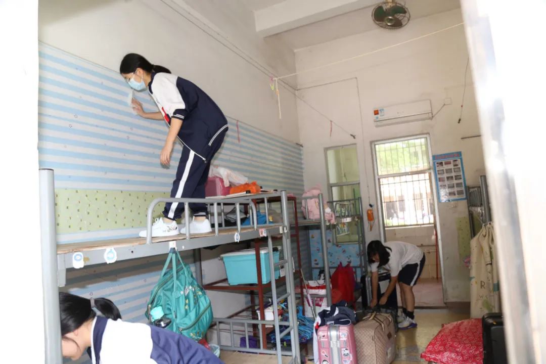开州区温泉中学宿舍图片