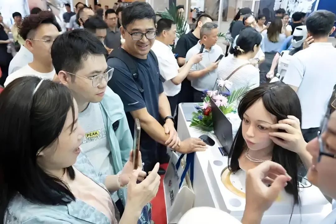 首届杭州人形机器人展圆满落幕，成果丰硕意义深远