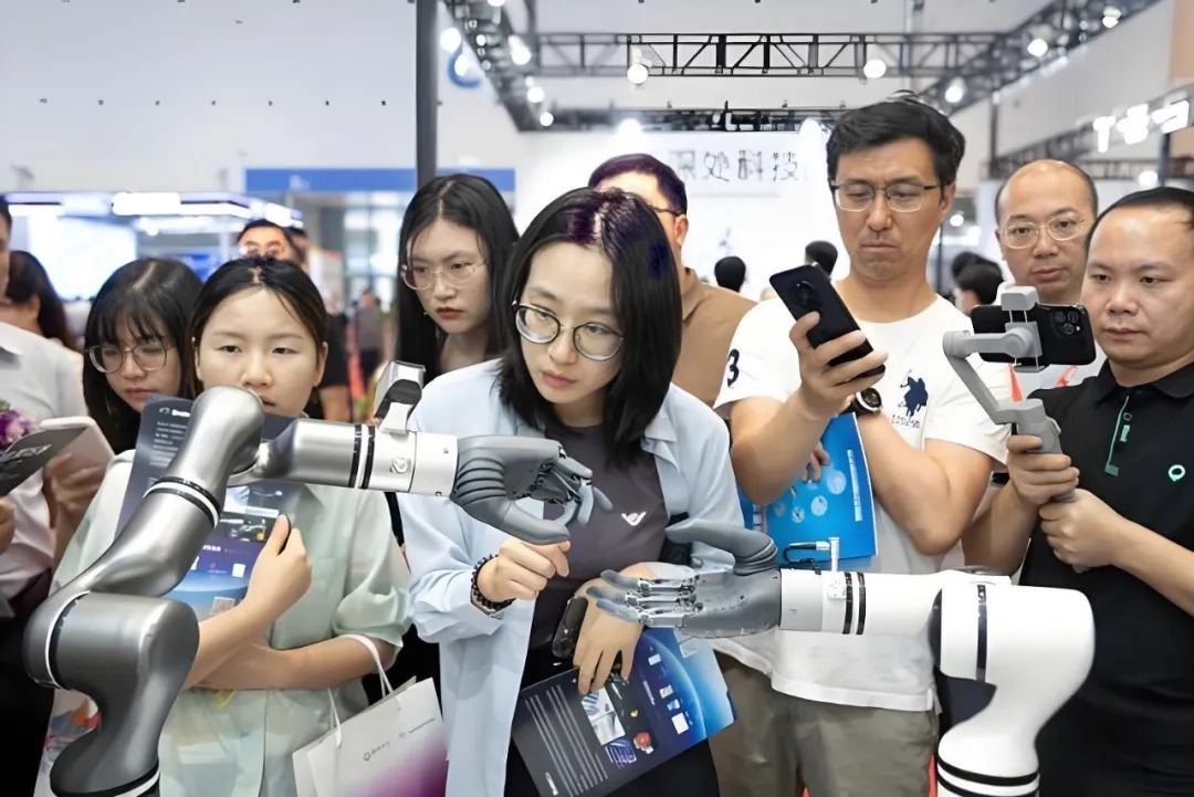 首届杭州人形机器人展圆满落幕，成果丰硕意义深远