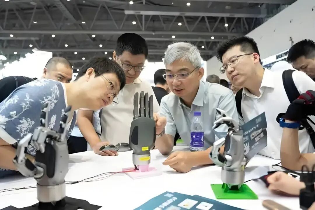 首届杭州人形机器人展圆满落幕，成果丰硕意义深远