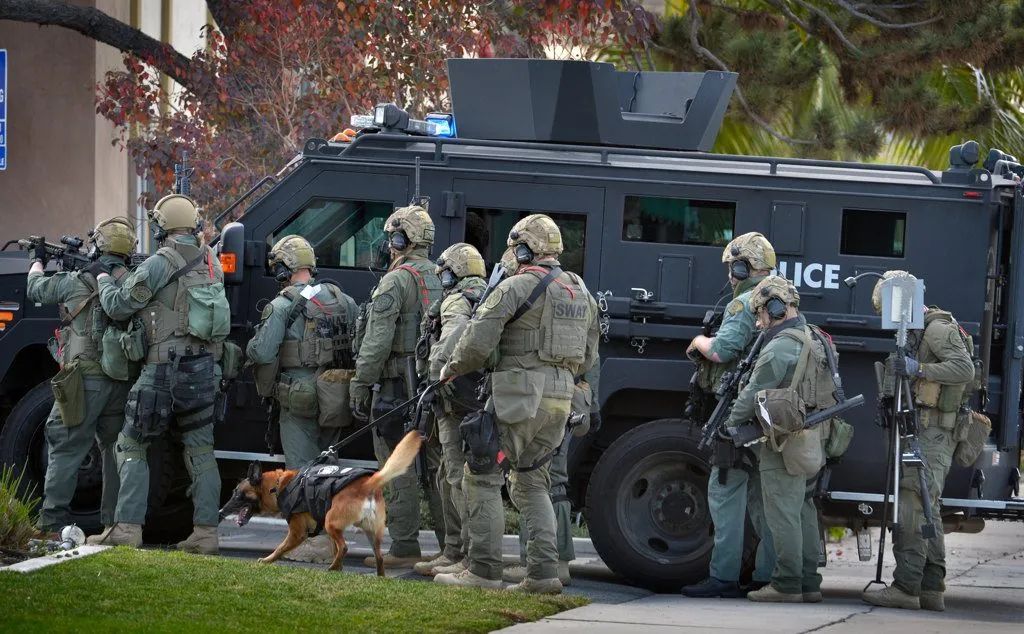 美国史上最强悍匪，2个人把三百LA警察逼得临时去枪店买枪（组图） - 58
