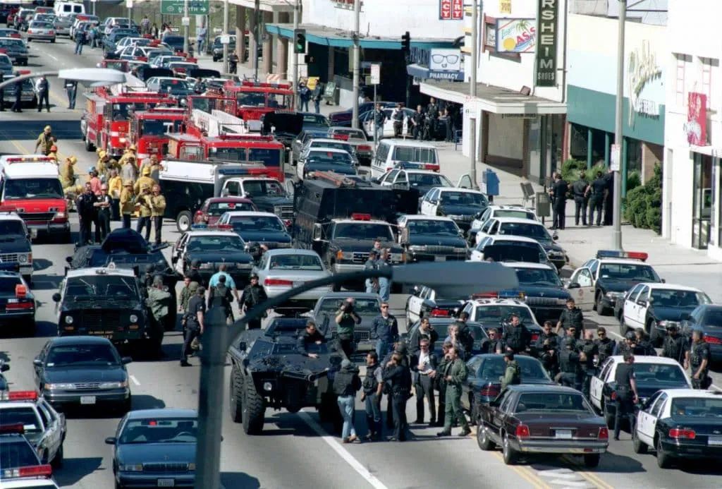 美国史上最强悍匪，2个人把三百LA警察逼得临时去枪店买枪（组图） - 44