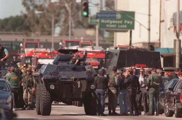 美国史上最强悍匪，2个人把三百LA警察逼得临时去枪店买枪（组图） - 43