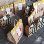 太奇怪！加拿大居民家门口堆满来路不明的外卖，送货小哥排成排！