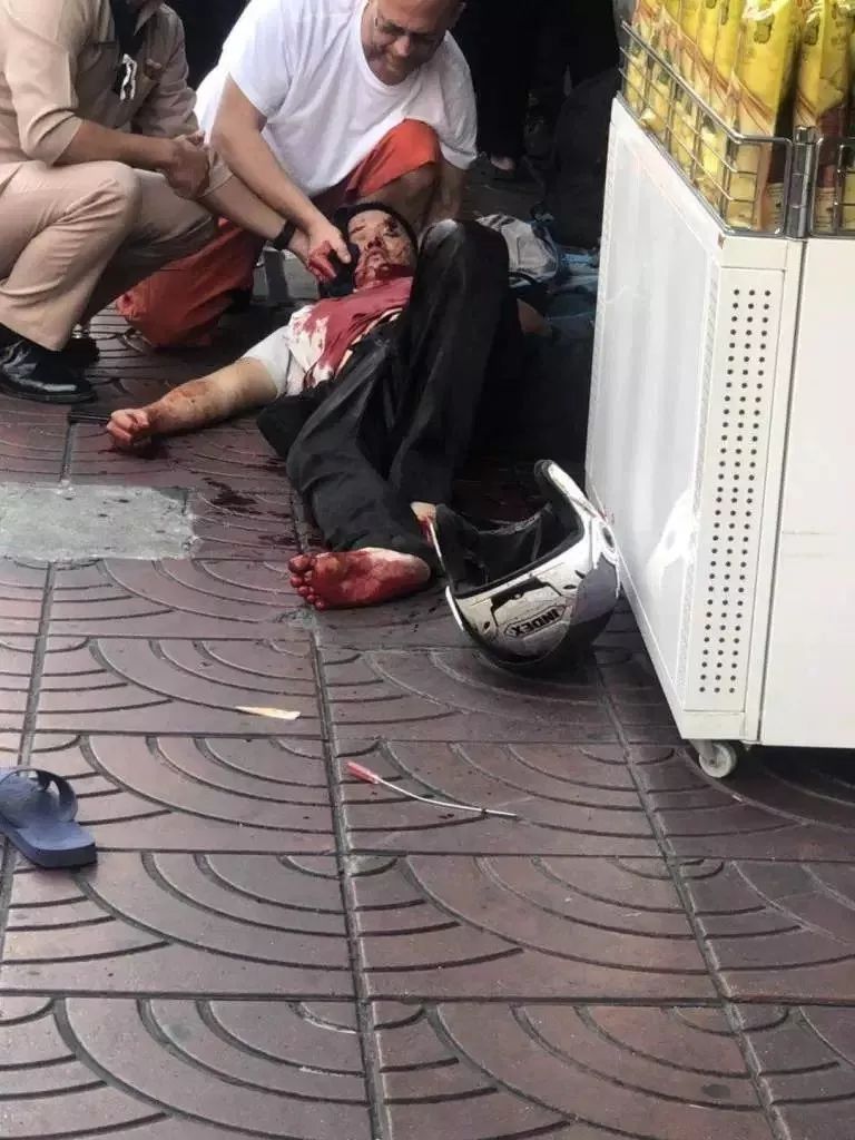 曼谷唐人街突發砍人事件！僧人當街行兇致傷者血流成河 旅遊 第6張