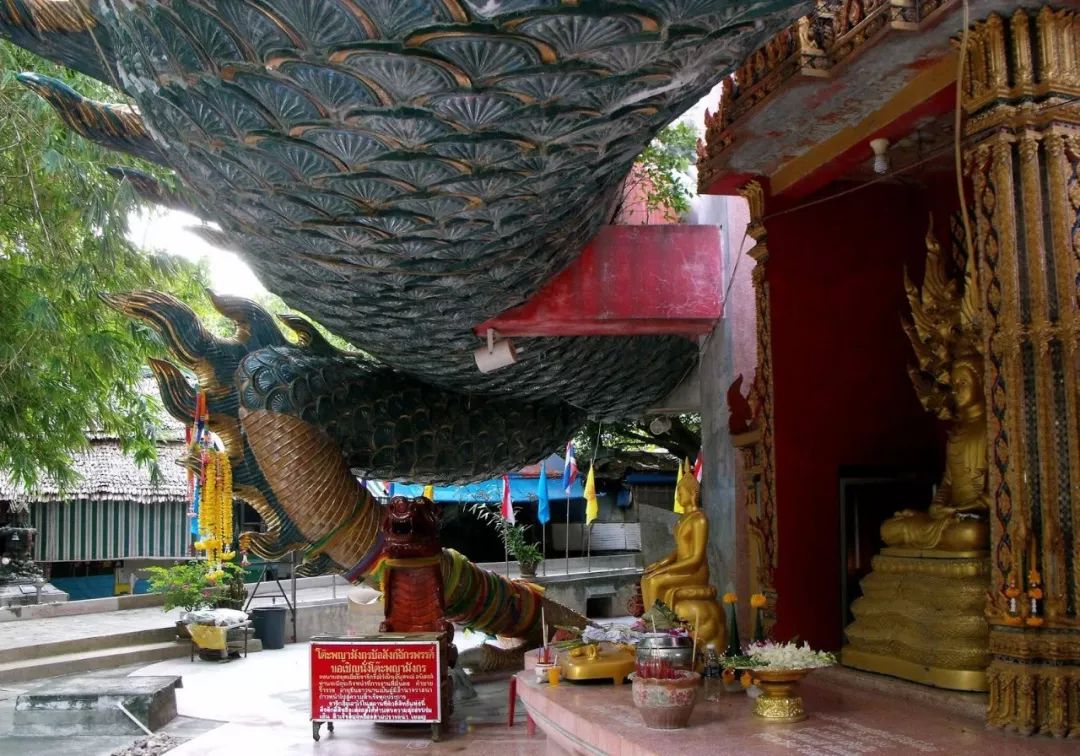 東南亞最威武的寺廟：建築17層，巨龍盤繞直聳雲天！ 旅行 第13張
