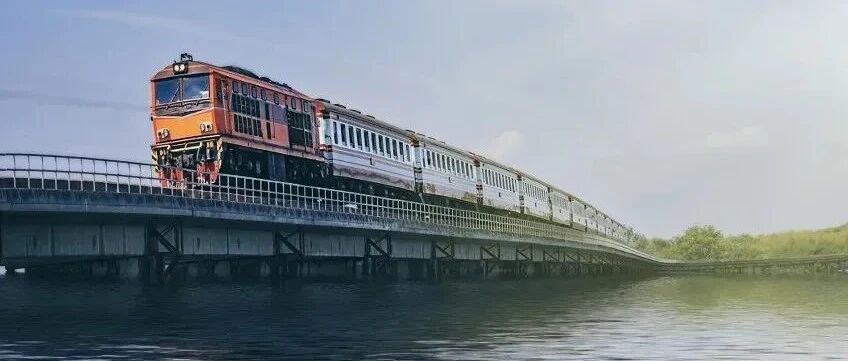 泰国华富里网红水上列车出事故！被大卡车冲撞3人受伤