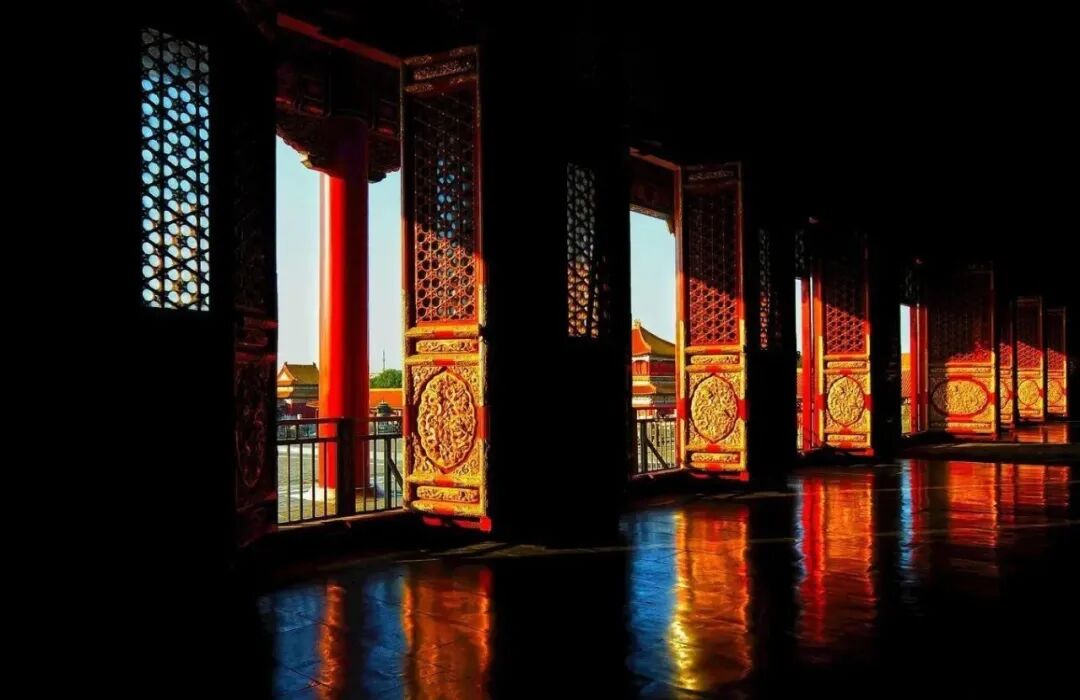 坐北朝南的朝的意思_坐北南朝的坐是什么意思_坐北朝南什么意思