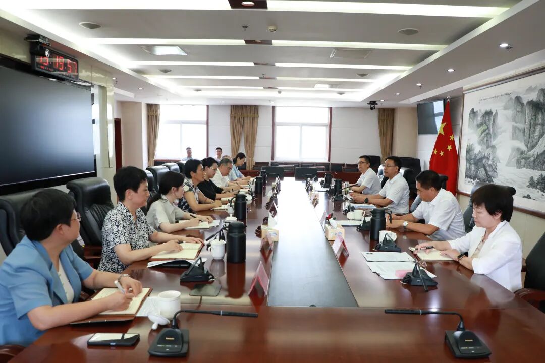 区委主要领导与区各民主党派新一届负责同志座谈