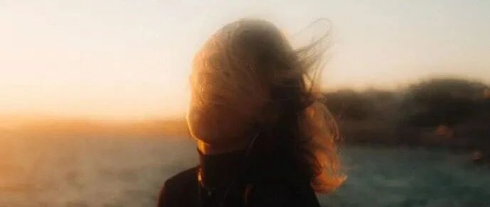 别频频回头了，回不去了。