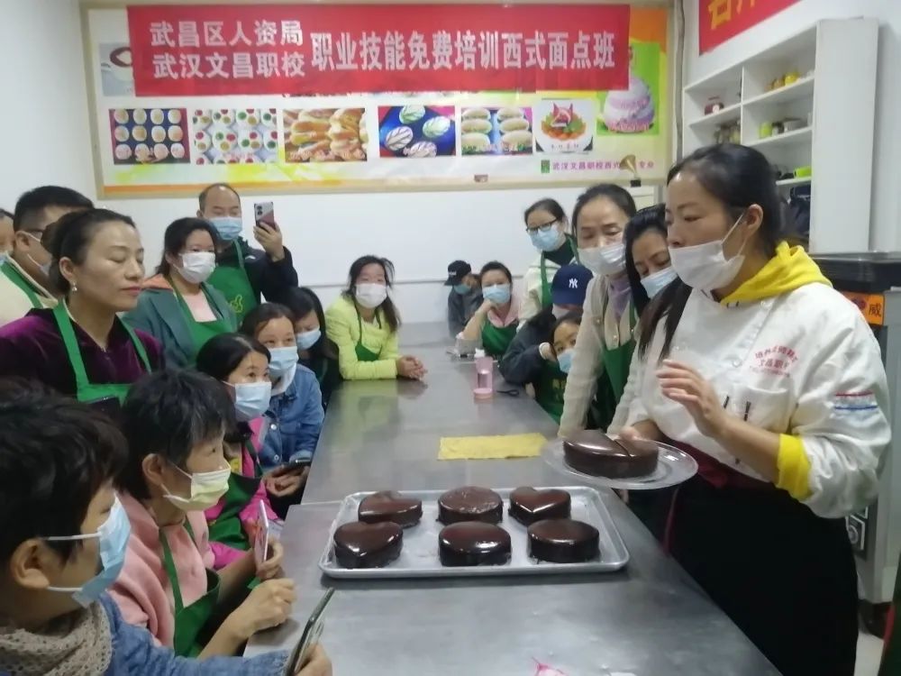 西点师学校学费怎么那么贵_西点师学费多少_西点师学出来有用吗