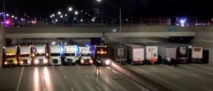 她深夜站在桥上想自杀，随后发生的一幕让人泪奔：这世界还会好吗？