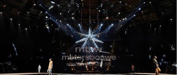 时尚 | 不走寻常路，迸发#原生创造力#  美特斯邦威发布 “锋芒新生”2022春夏系列发布大秀