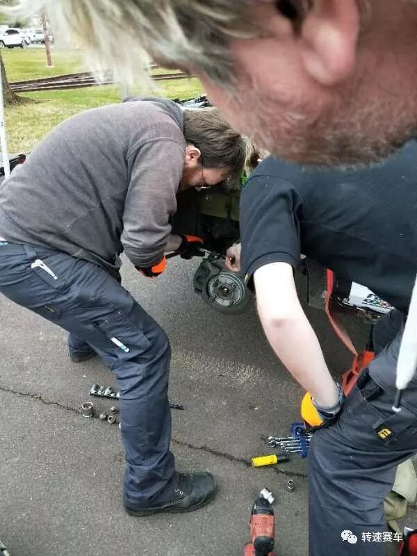 %name 塔斯马尼亚站 中国赛车手储昊文的亮剑精神