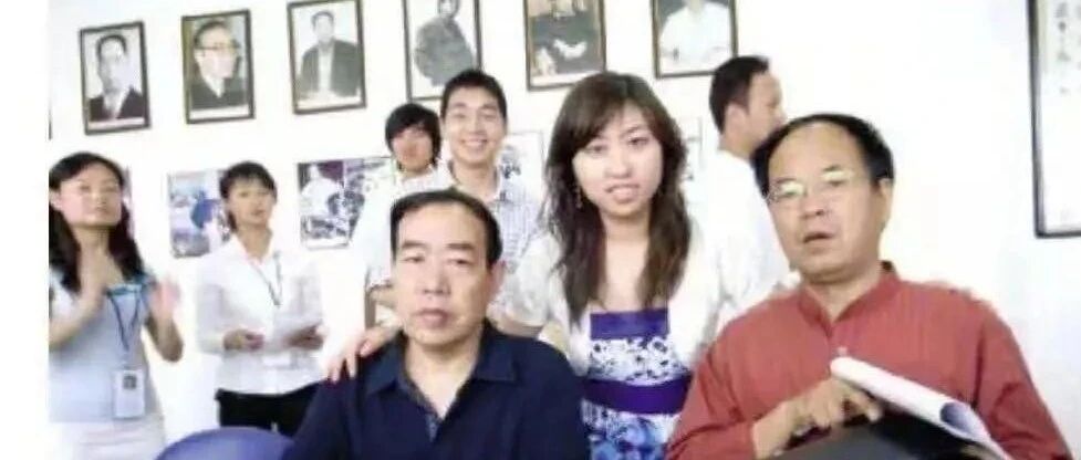 贾平凹的女儿被骂上热搜：她的原罪，根本不是文二代