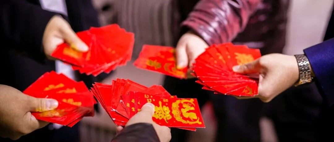 班主任结婚，家长统一随礼1000元，隔天家长收到微信愣住了