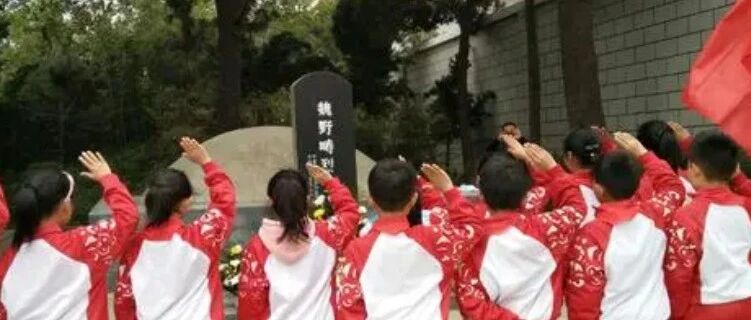 烈士子女高考加20分，很多家长觉得“不合理”，女孩一句话让人沉默