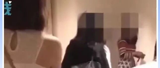 女子大庭广众和男友亲密，大尺度综艺被骂：母乳喂养，更恶心的是.....