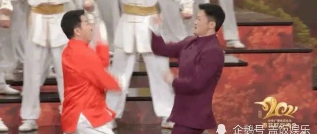 央视春晚十大亮点！岳云鹏实力挽救口误，吴京被做成表情包太搞笑