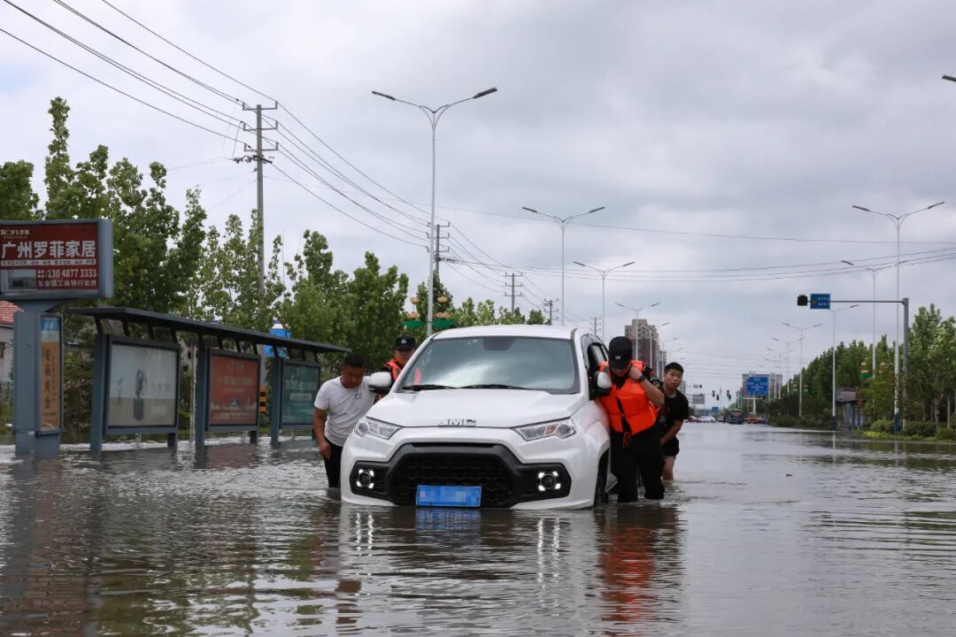 曹县警察,刷爆朋友圈!