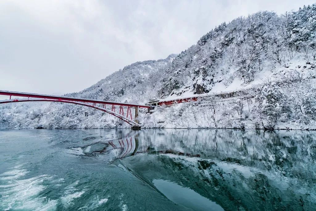 深度丨當地旅行家秘不外泄的冰雪秘境--莊川溫泉鄉，日本最美遊船線！ 旅遊 第21張