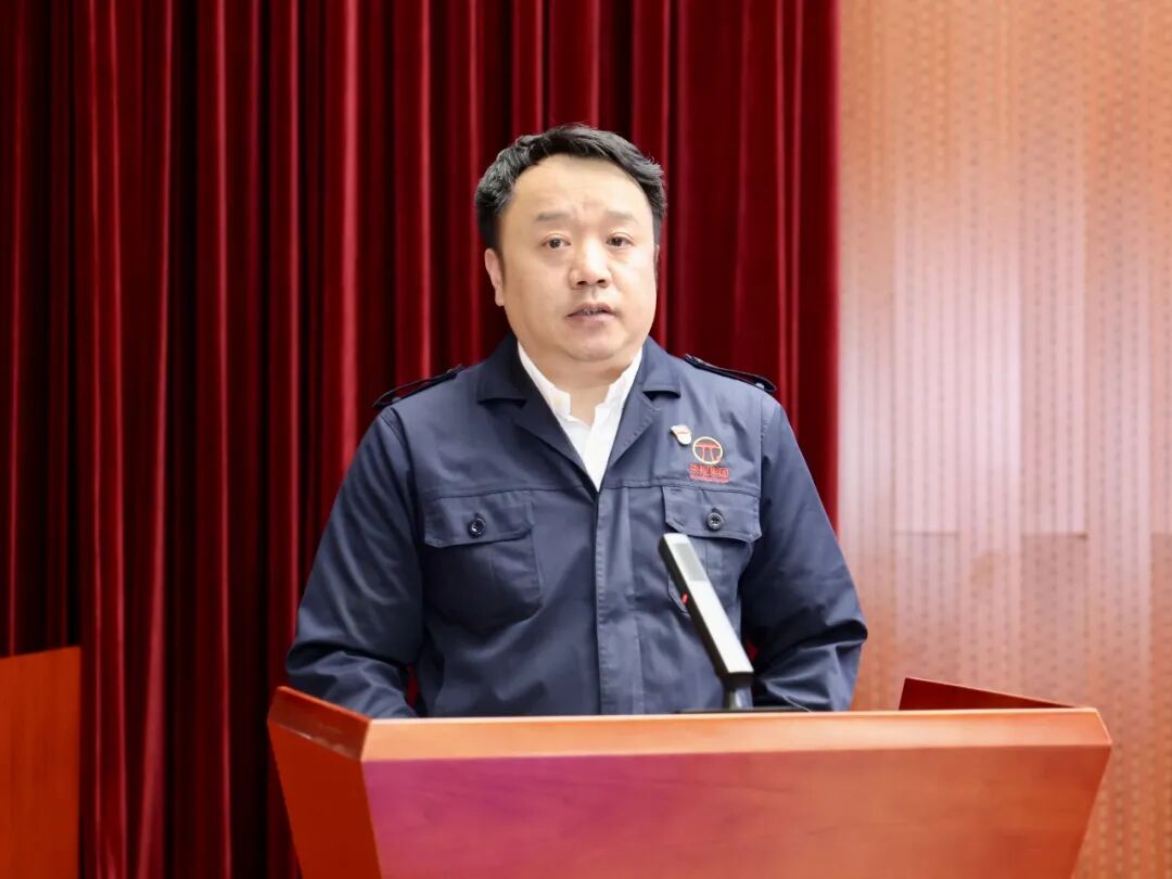 金属公司总经理王健,能源资源公司总经理强军,浩瑞公司总经理赵文凯