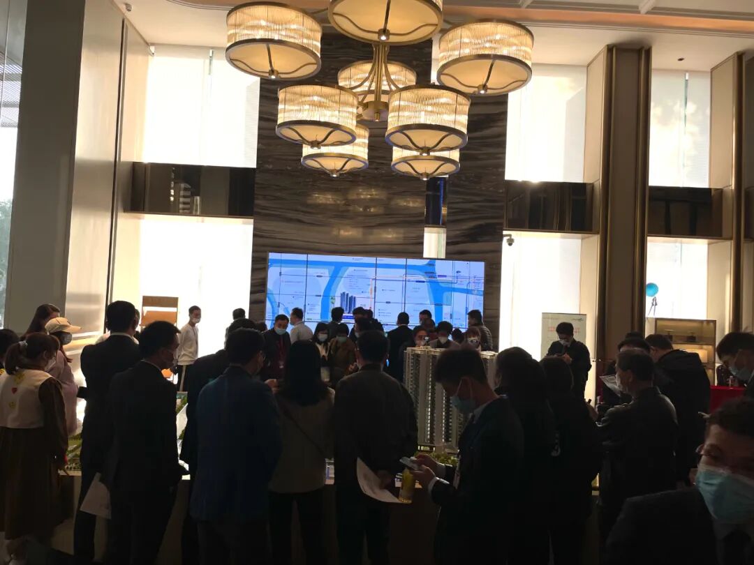 荔湾保利和悦滨江*日认筹，到访500人