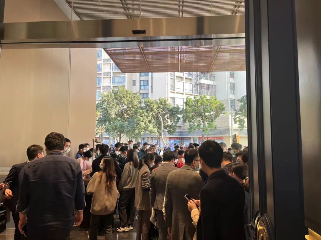 荔湾保利和悦滨江*日认筹，到访500人