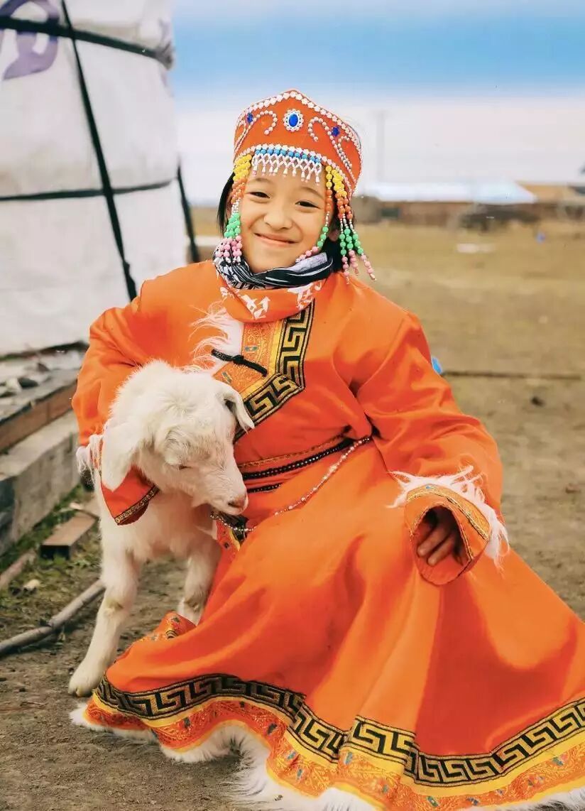 在呼伦贝尔大草原邂逅最美秋天！（组图）