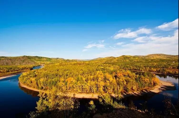 在呼伦贝尔大草原邂逅最美秋天！（组图）