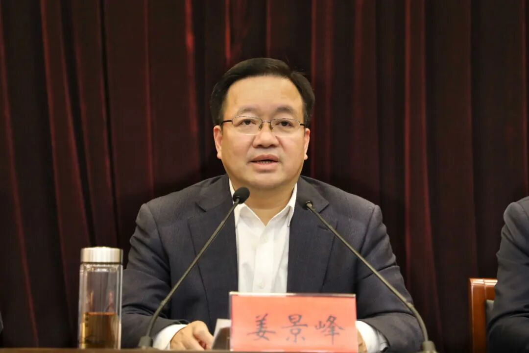 会上,区委副书记,政法委书记周基斌通报了《中共温州市鹿城区委关于