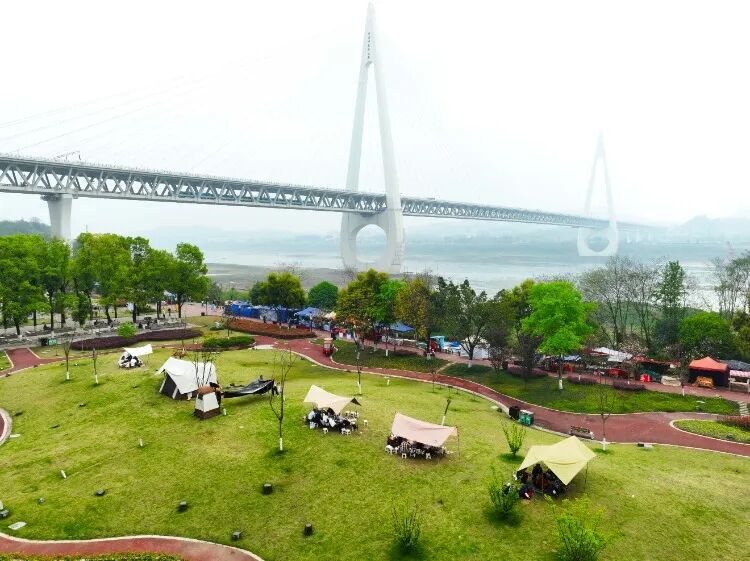 湿地公园露营也很不错哦~巴滨路湿地公园重庆市巴南区巴滨路东150米六