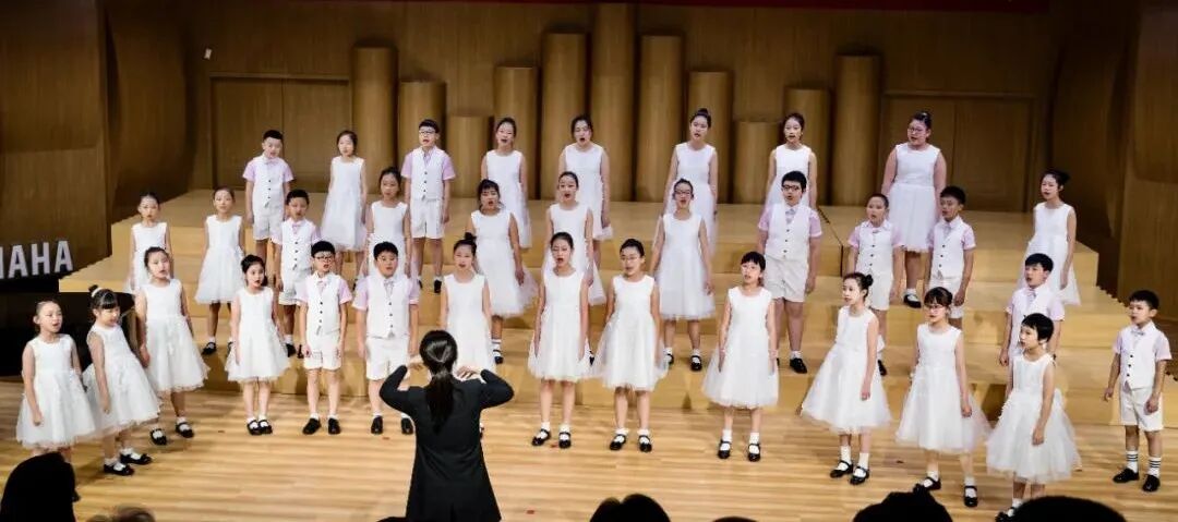 烟台春天合唱团是一支坚守音乐初心,追逐音乐梦想的艺术团队,由烟台