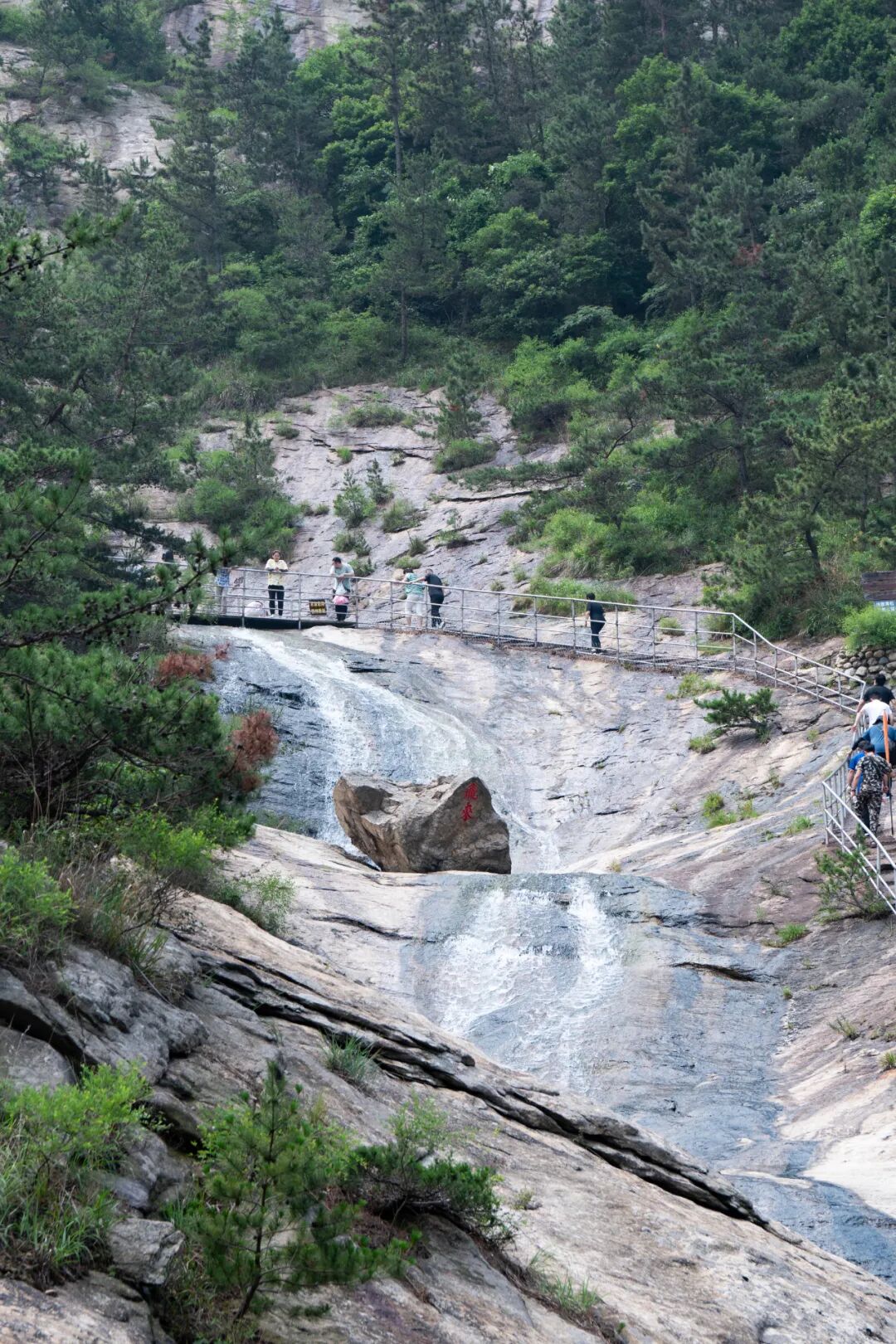 推荐打卡:石门里景区("天然氧吧",徒步吸氧超惬意);九龙池景区(赏瀑布