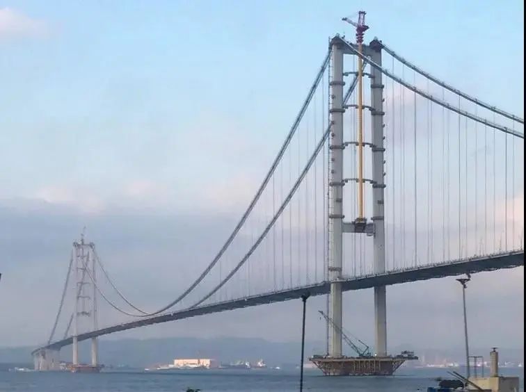 92米大桥于2013年3月30日开工建设于2016年7月1日启用李舜臣大桥韩国